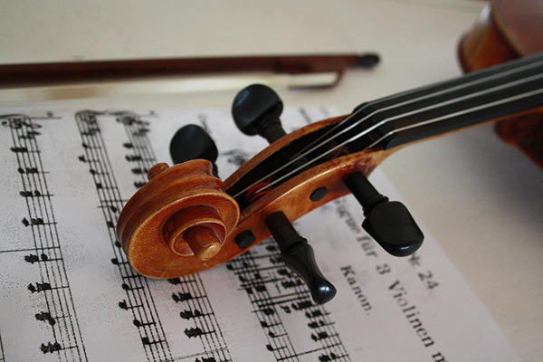 小提琴的弦轴常见故障和解决措施